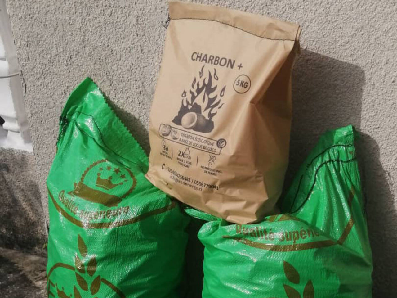 砖是可持续的，更耐用的，并且散发出更少的烟雾。