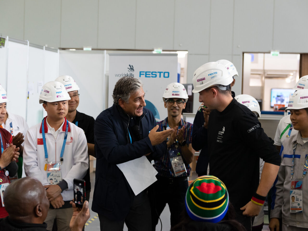 卢卡斯·科尔（Lukas Kohl）获得了世界大教和费斯托（Festo）颁发的水技术可持续发展奖。