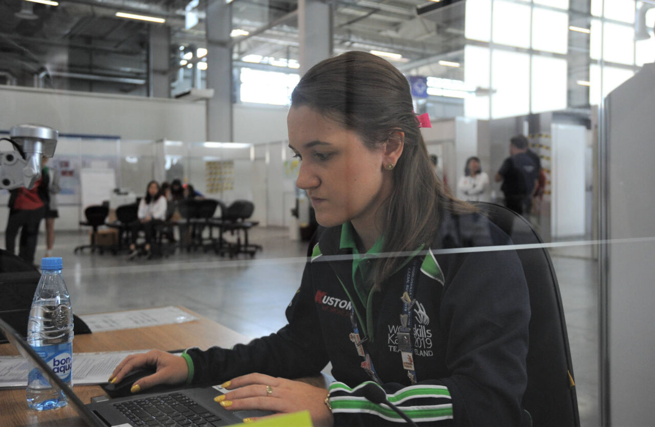 梅根·耶特斯（Megan Yeates）参加了2019年世界大师喀山（Worldskills Kazan）的比赛，在那里她获得了货运奖章。