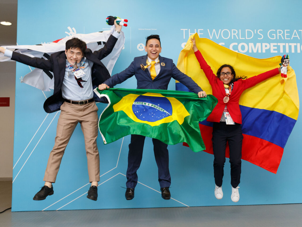 Jenifer Cardona Guevara通过与奖牌获得者在2019年Worldskills Kazan的机械工程CAD的技能中脱颖而出。